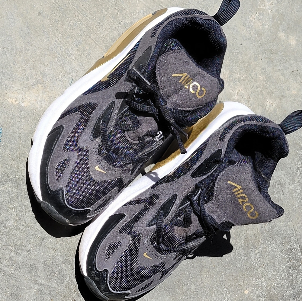 Boys Nike Air Max 200 Black and Gold size 3
